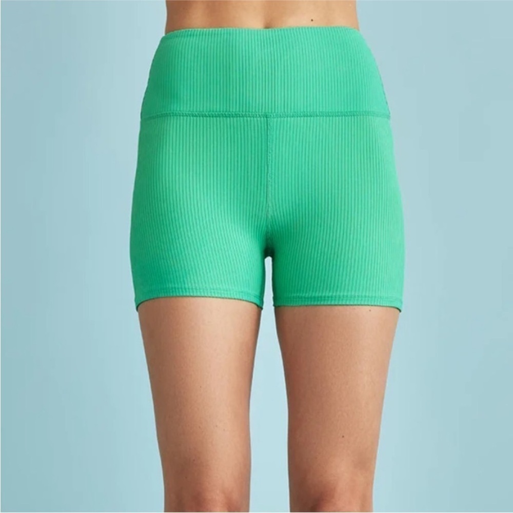 Carbon 38 ribbed green athletic shortie shorts